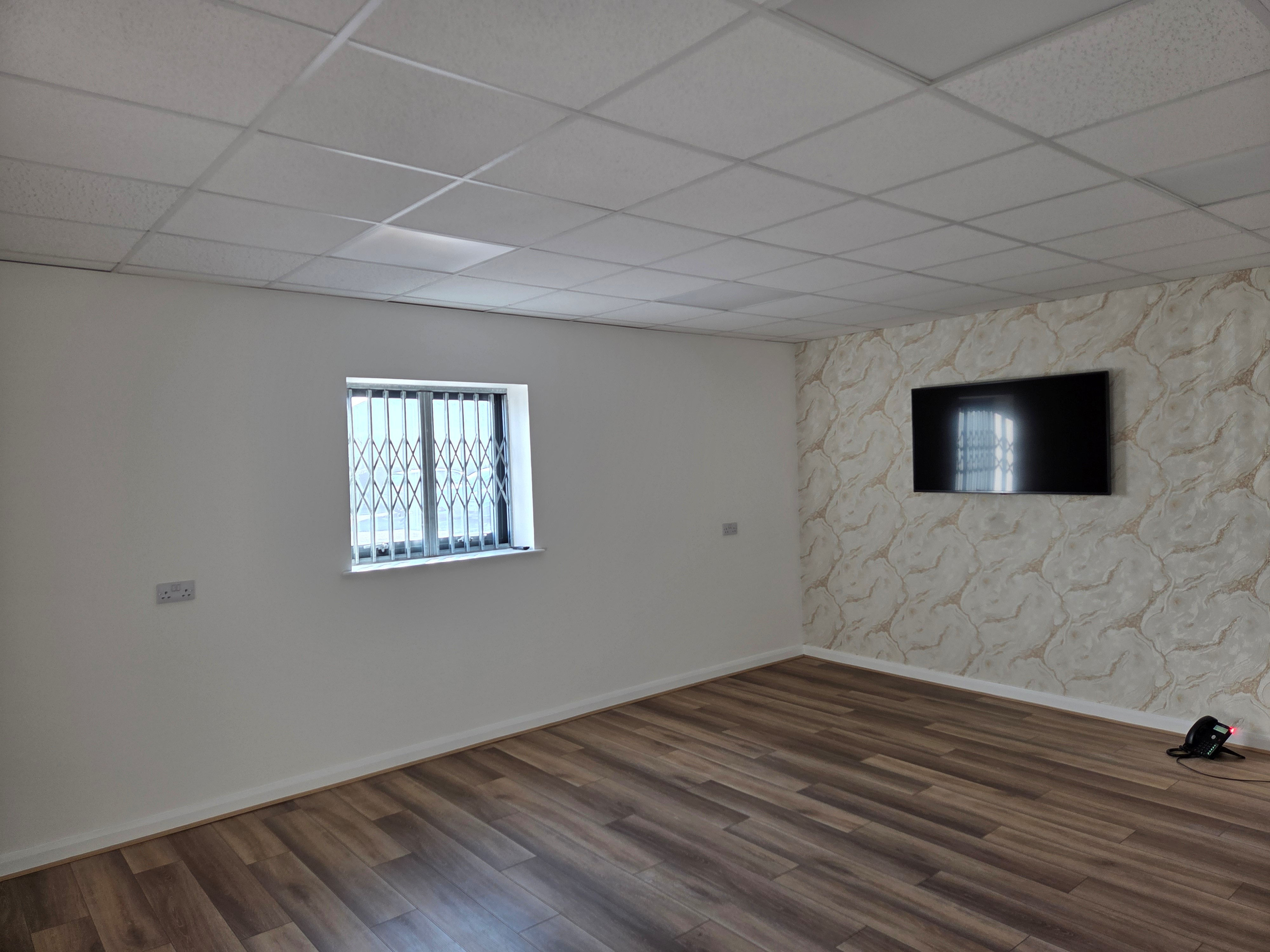 Office in Nuneaton - photo 2