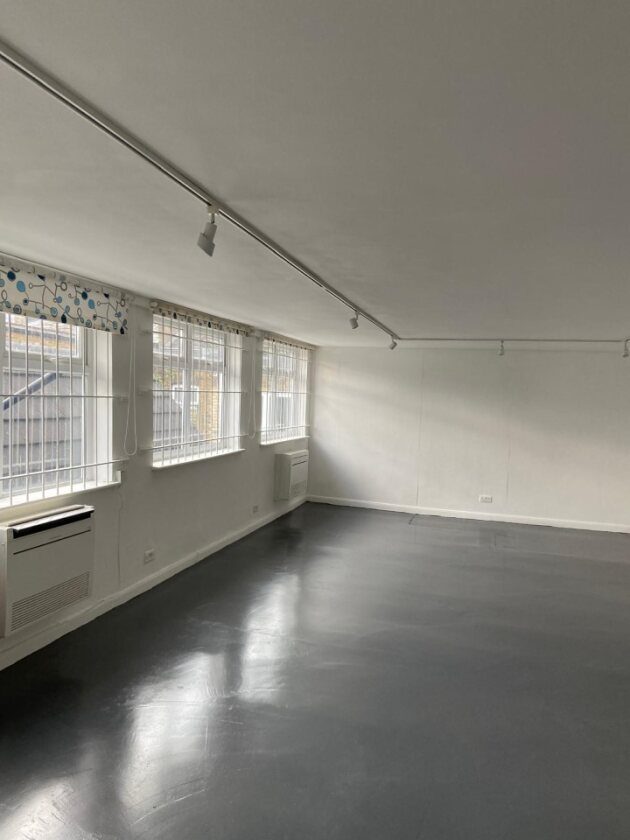 Industrial Unit in LONDON - photo 2