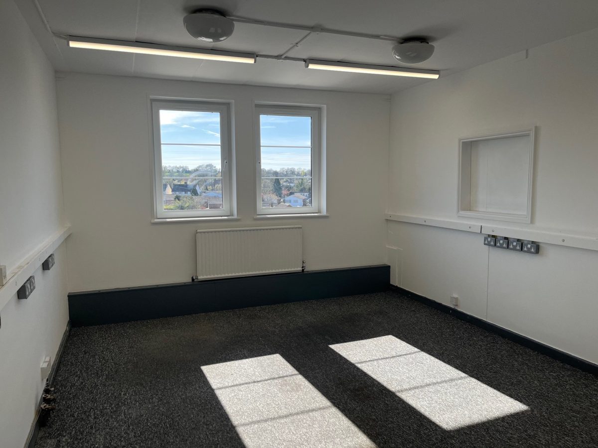 Office in Baldock - photo 3