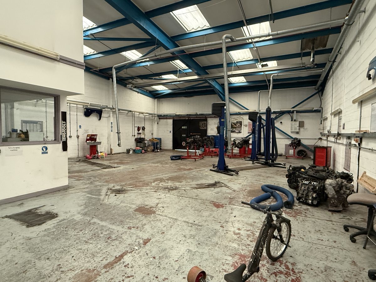 Industrial Unit in Newton Abbot - photo 3
