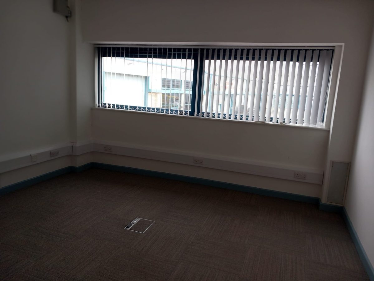 Industrial Unit in Chesterfield, Derbyshire - photo 3