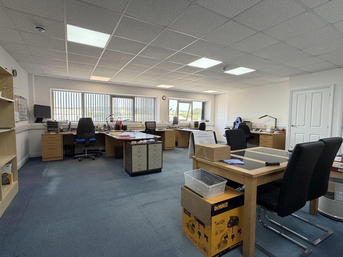 Industrial Unit in Dawlish - photo 3