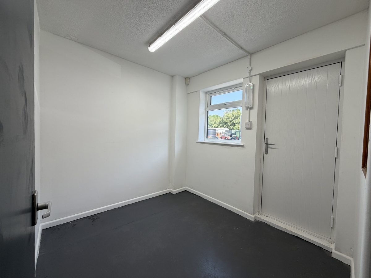 Industrial Unit in Totnes - photo 4