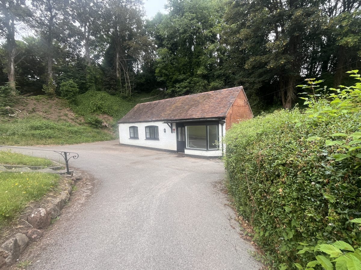 Commercial Property in Weston-under-Lizard - photo 2