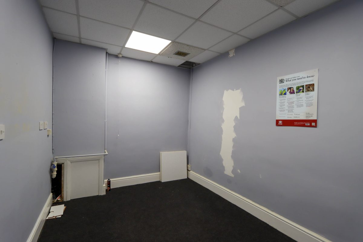 Retail/Shop in Newark - photo 4