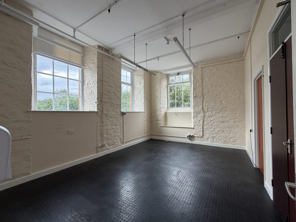 Industrial Unit in Buckfastleigh - photo 2