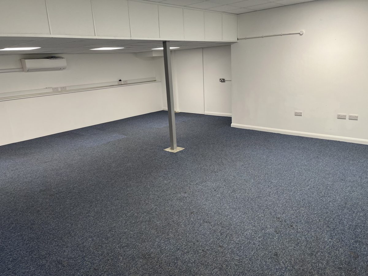 Commercial Property in Waterlooville - photo 4
