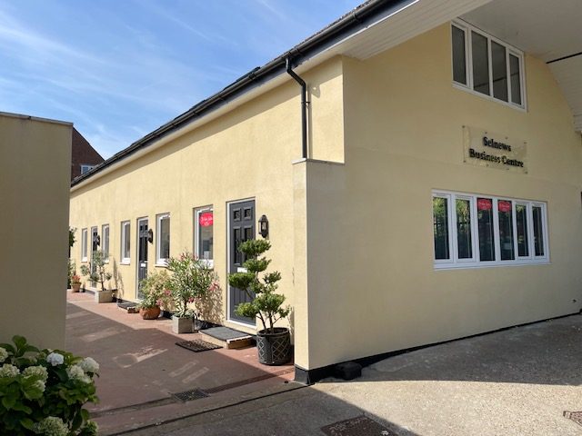 Commercial Property in Farnborough - photo 3