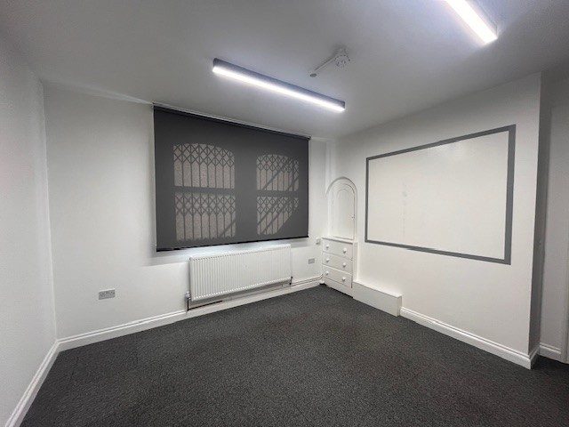 Office in Wolverhampton - photo 2
