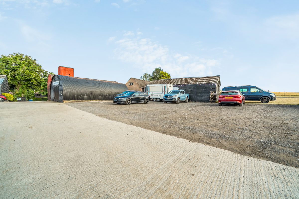 Commercial Property in Wantage - photo 4