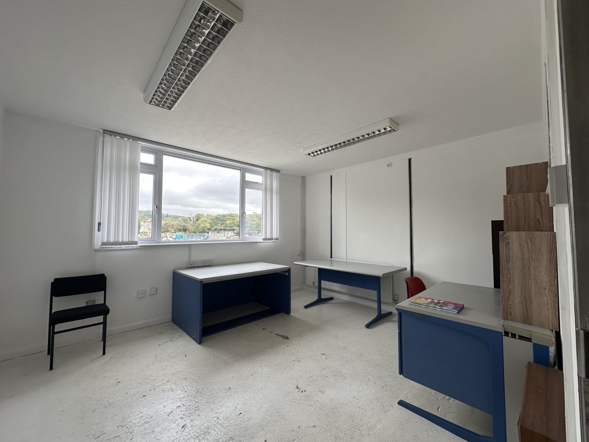 Office in St. Austell - photo 4