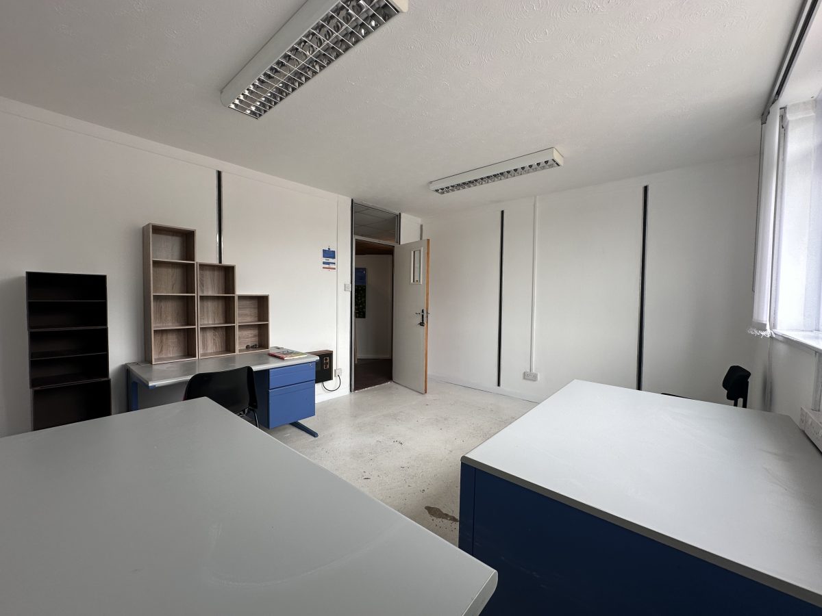 Office in St Austell - photo 4