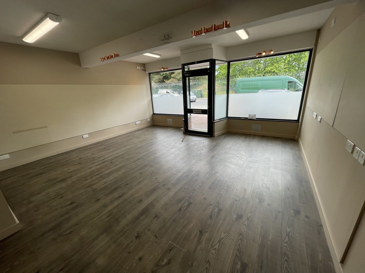Retail/Shop in Sandhurst - photo 2