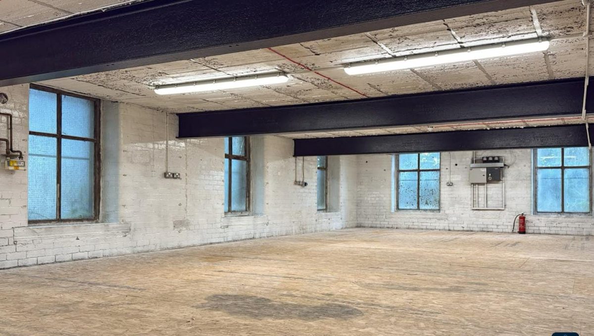 Industrial Unit in Golcar, Huddersfield - photo 3