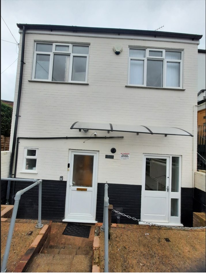 Office in Leatherhead - photo 2