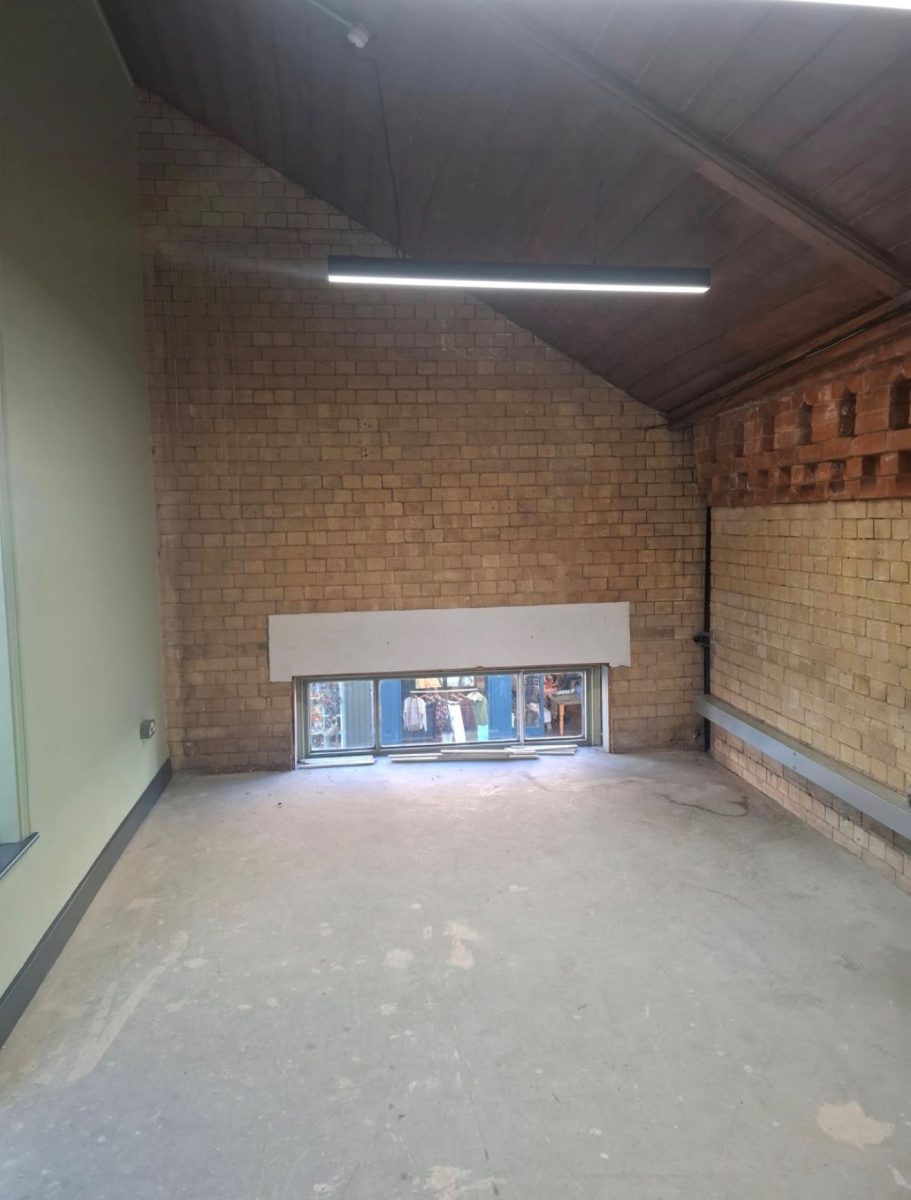 Commercial Property in Newark - photo 2