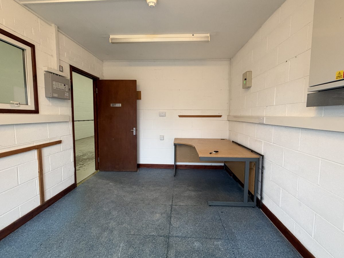 Industrial Unit in Bovey Tracey - photo 3