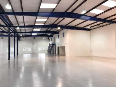Industrial Unit in Farnborough - photo 2