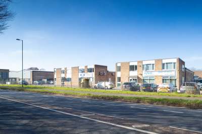 Industrial Unit in Farnborough - photo 3