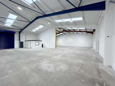 Industrial Unit in Manchester - photo 4