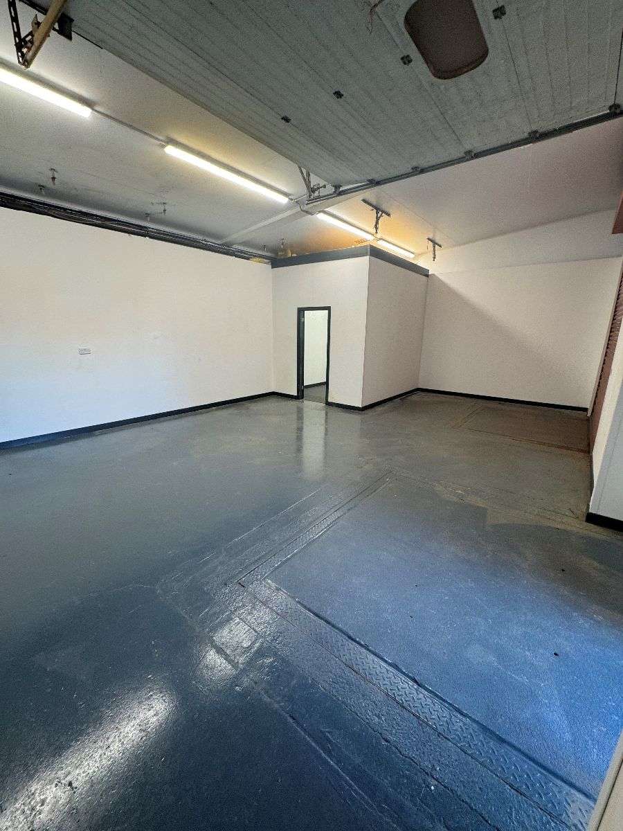Industrial Unit in Liverpool - photo 2