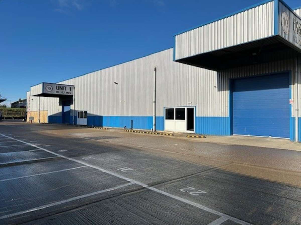 Industrial Unit in Barking - photo 2