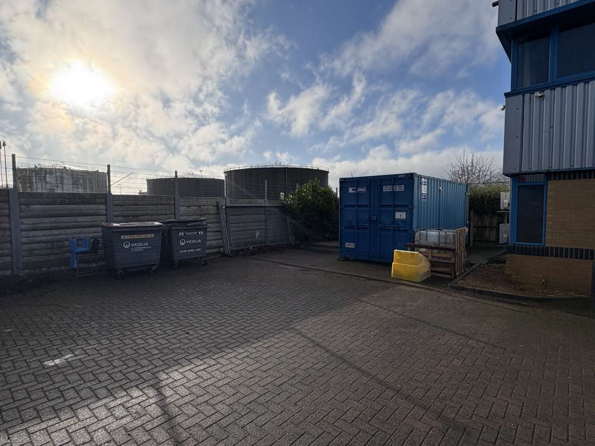 Industrial Unit in Southampton - photo 2