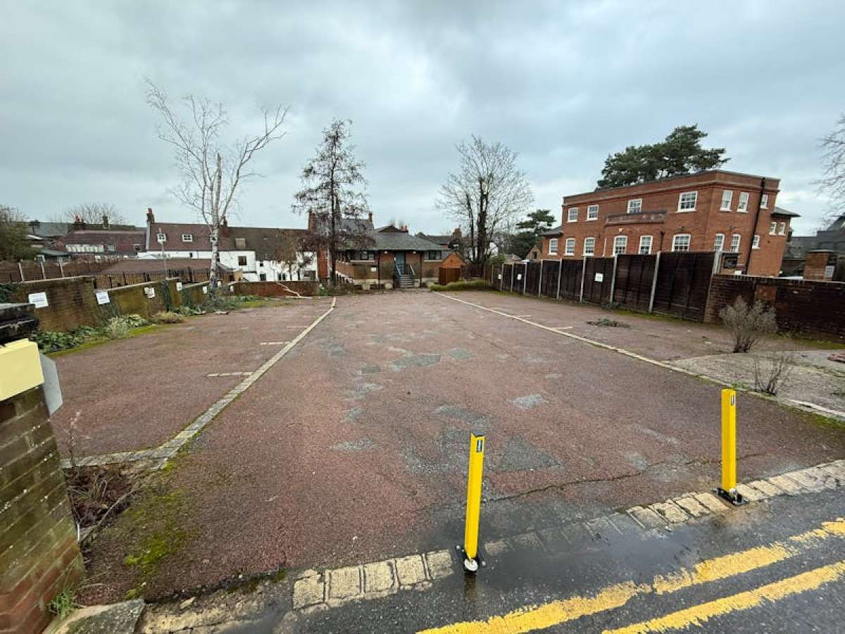 Industrial Unit in Esher - photo 2