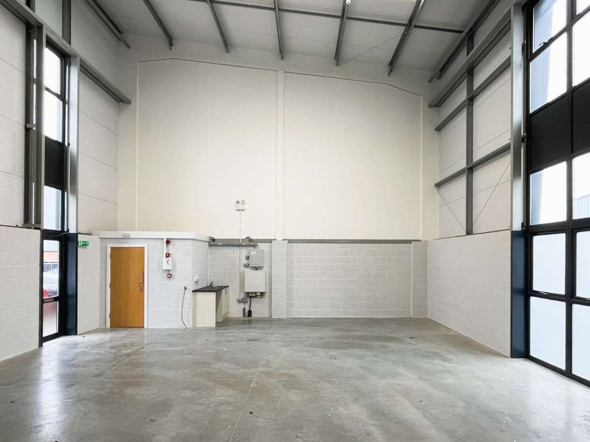 Industrial Unit in Wimborne - photo 2