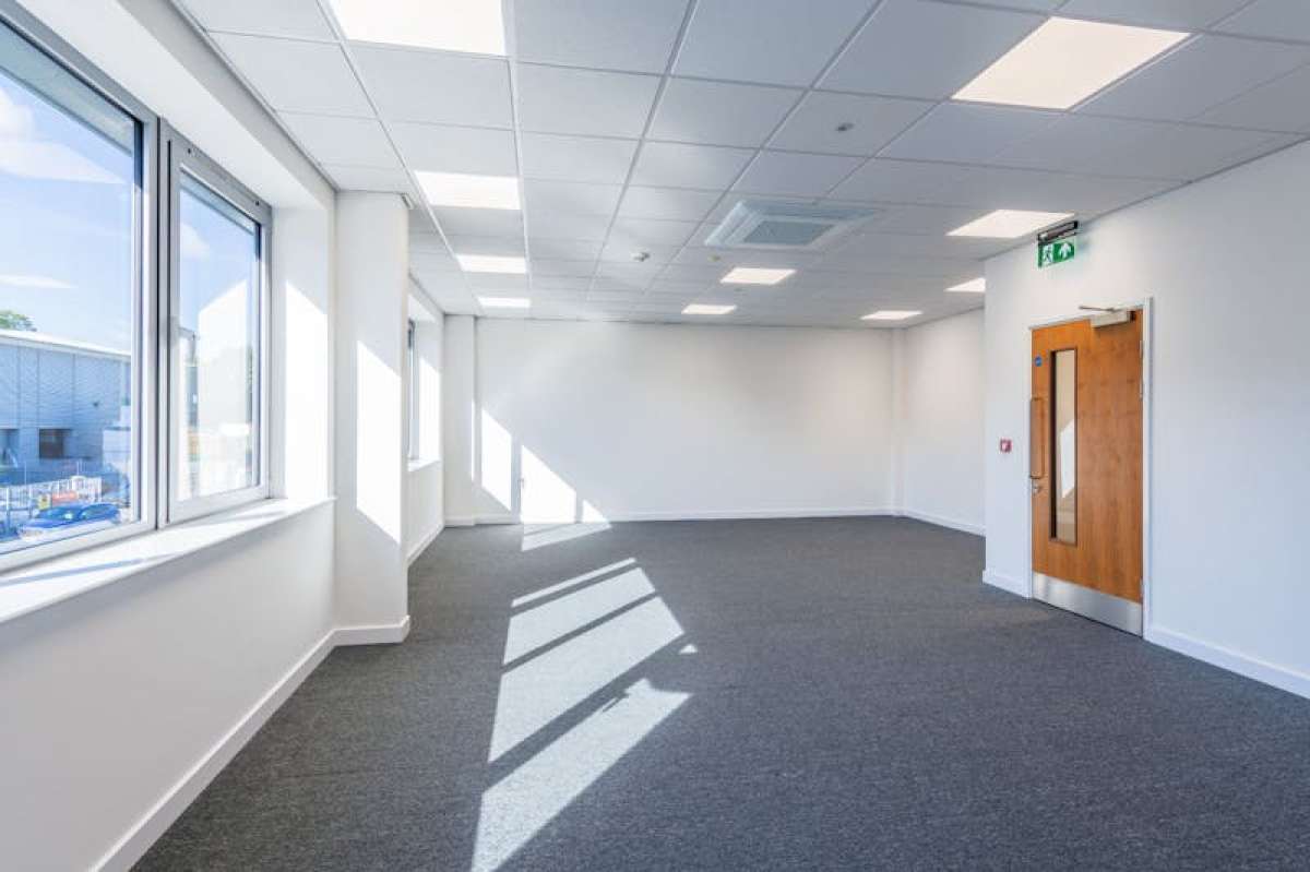 Industrial Unit in Uxbridge - photo 3