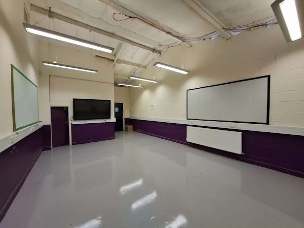 Industrial Unit in Worcester - photo 2