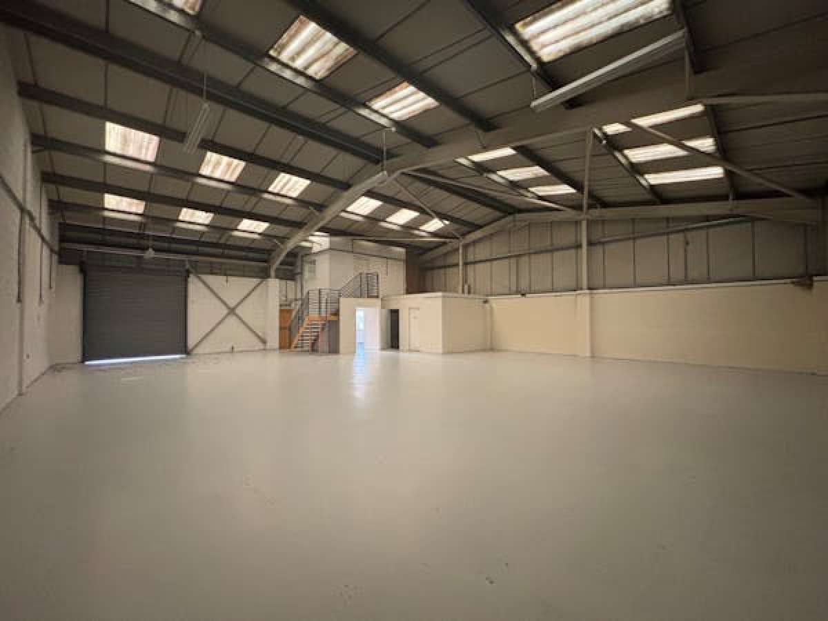 Industrial Unit in Bromsgrove - photo 2