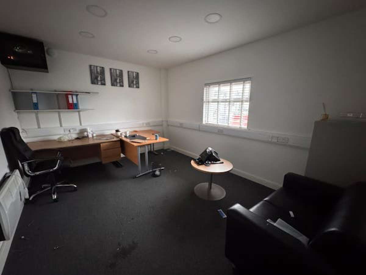 Industrial Unit in Droitwich - photo 3