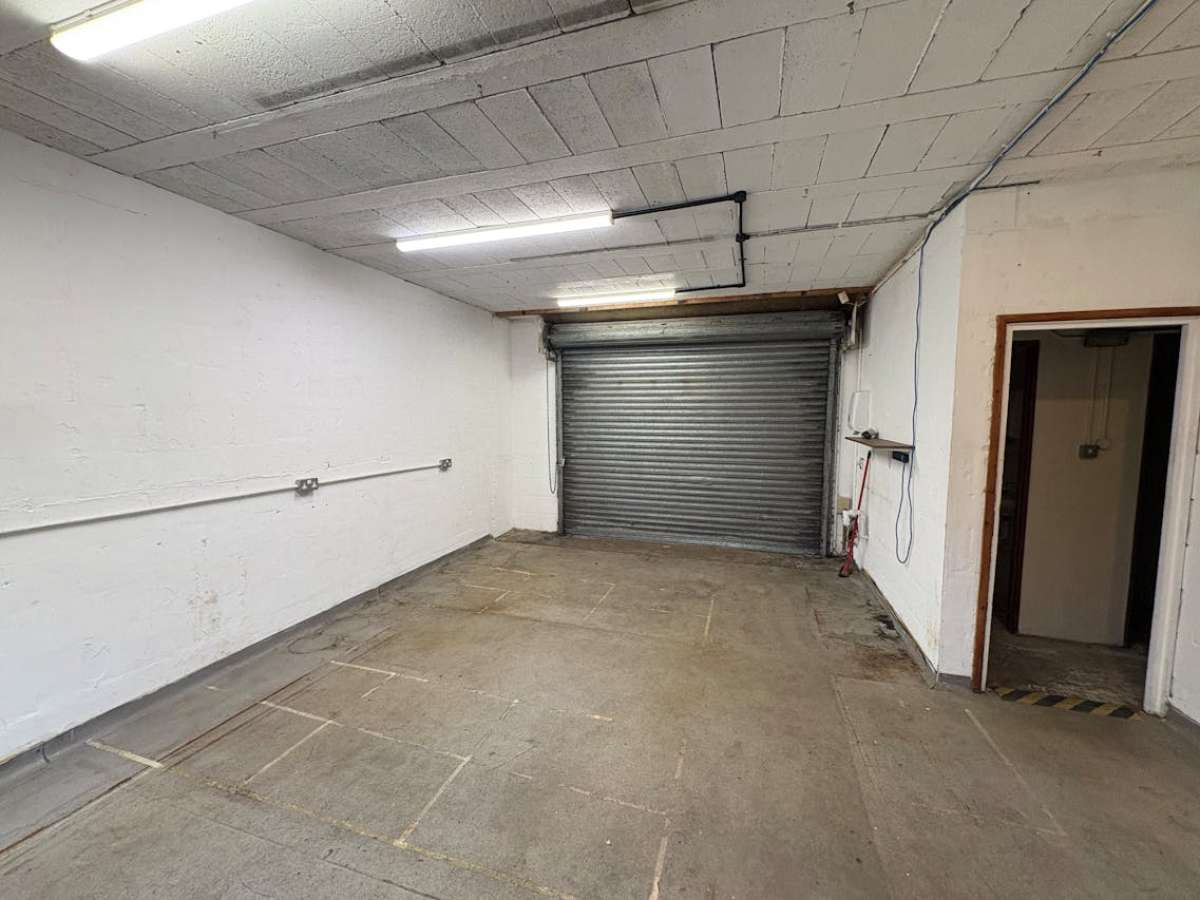 Industrial Unit in Southampton - photo 2