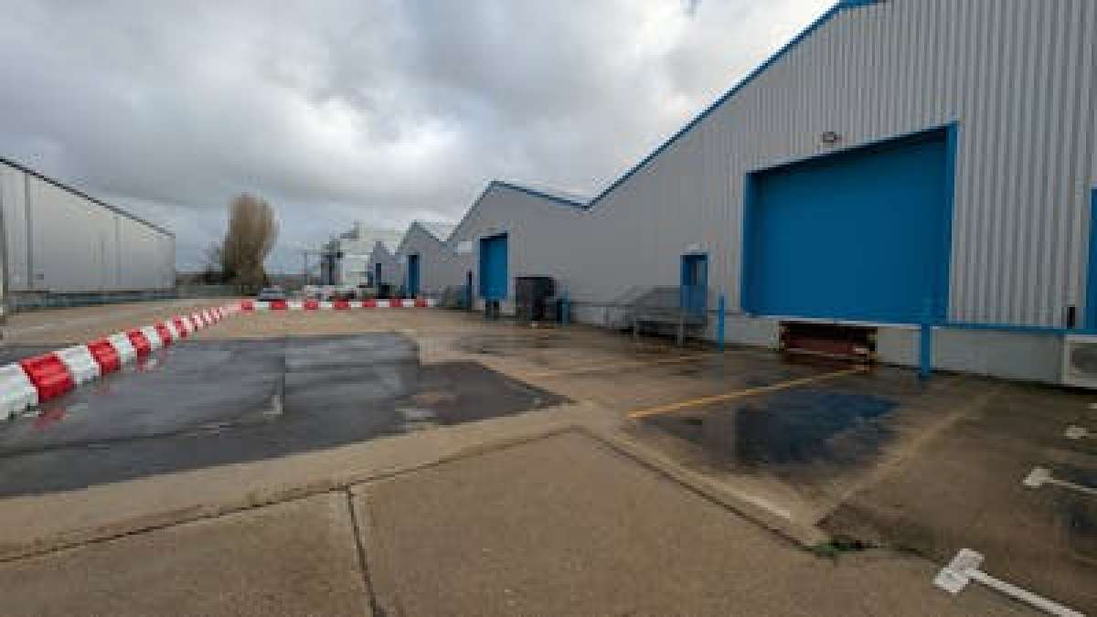 Industrial Unit in Gosport - photo 2