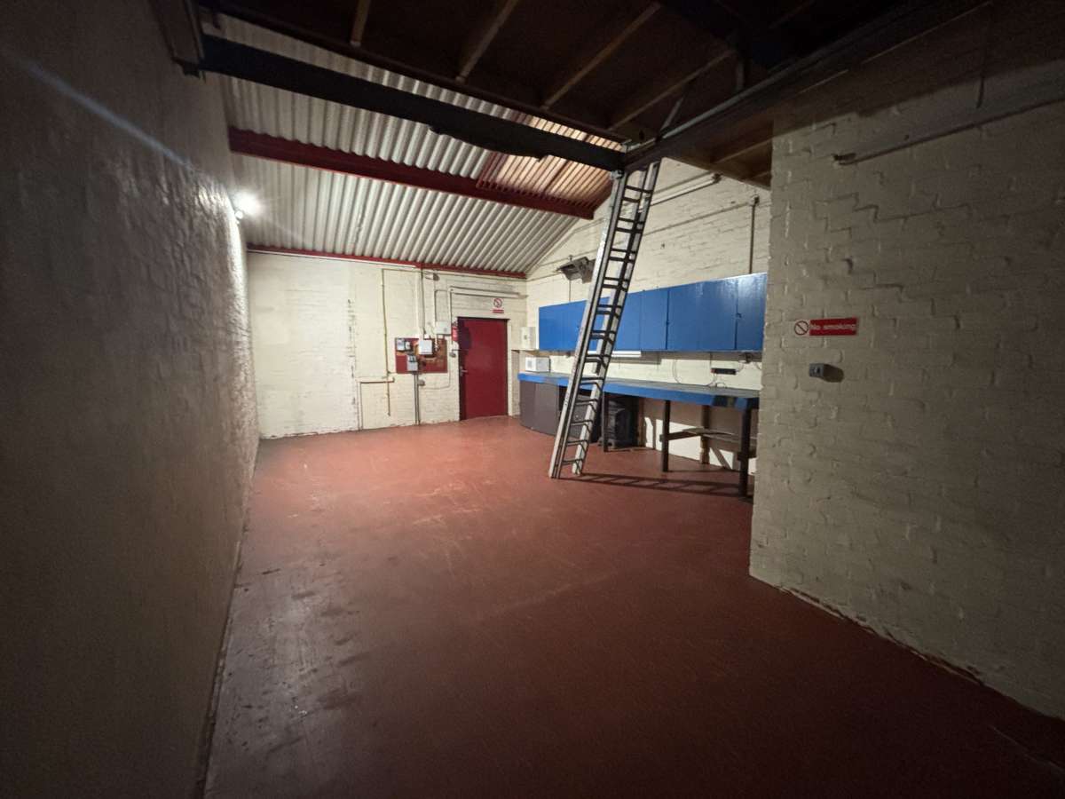 Industrial Unit in Kilmarnock - photo 4