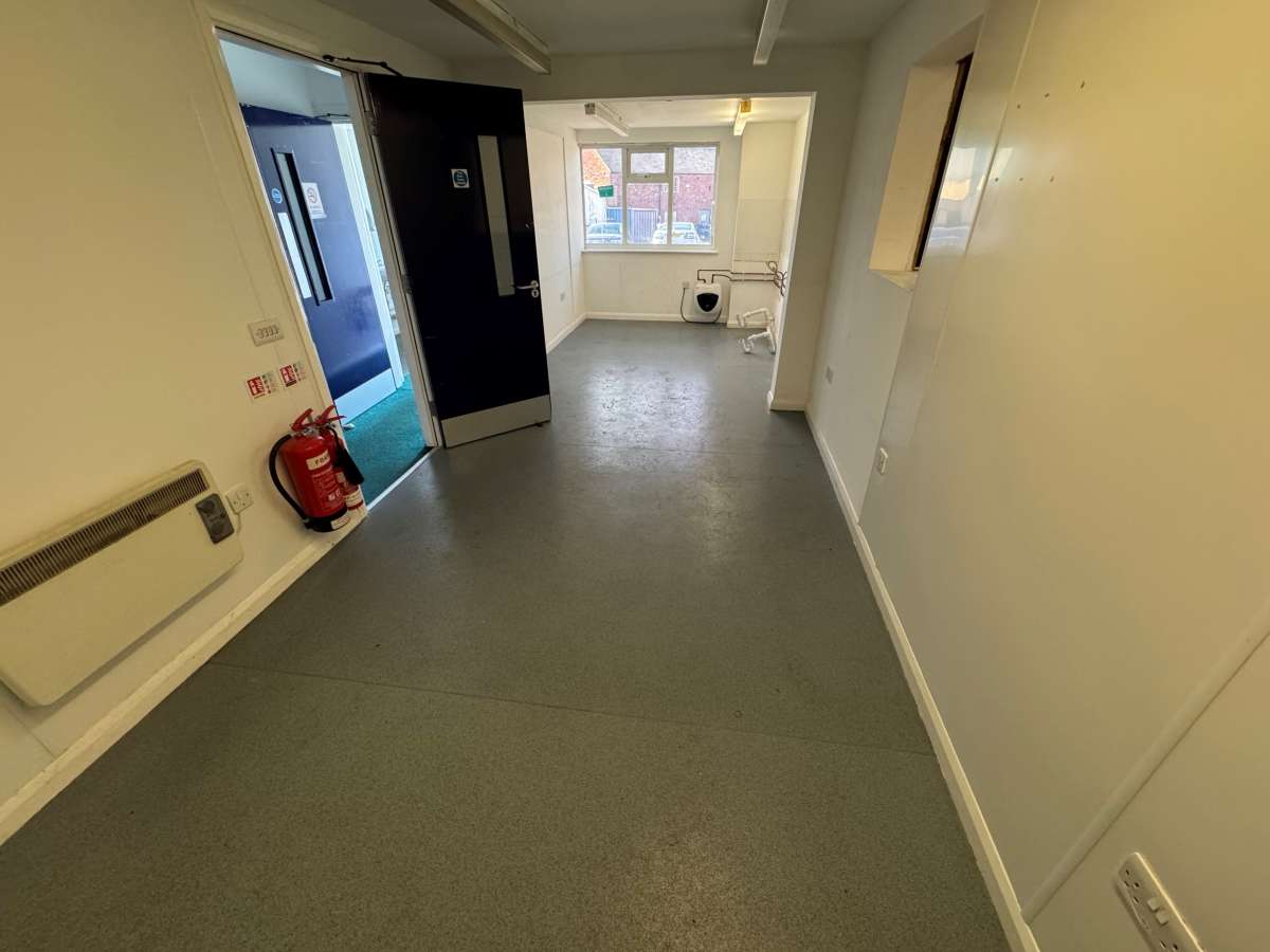 Industrial Unit in Swadlincote - photo 2