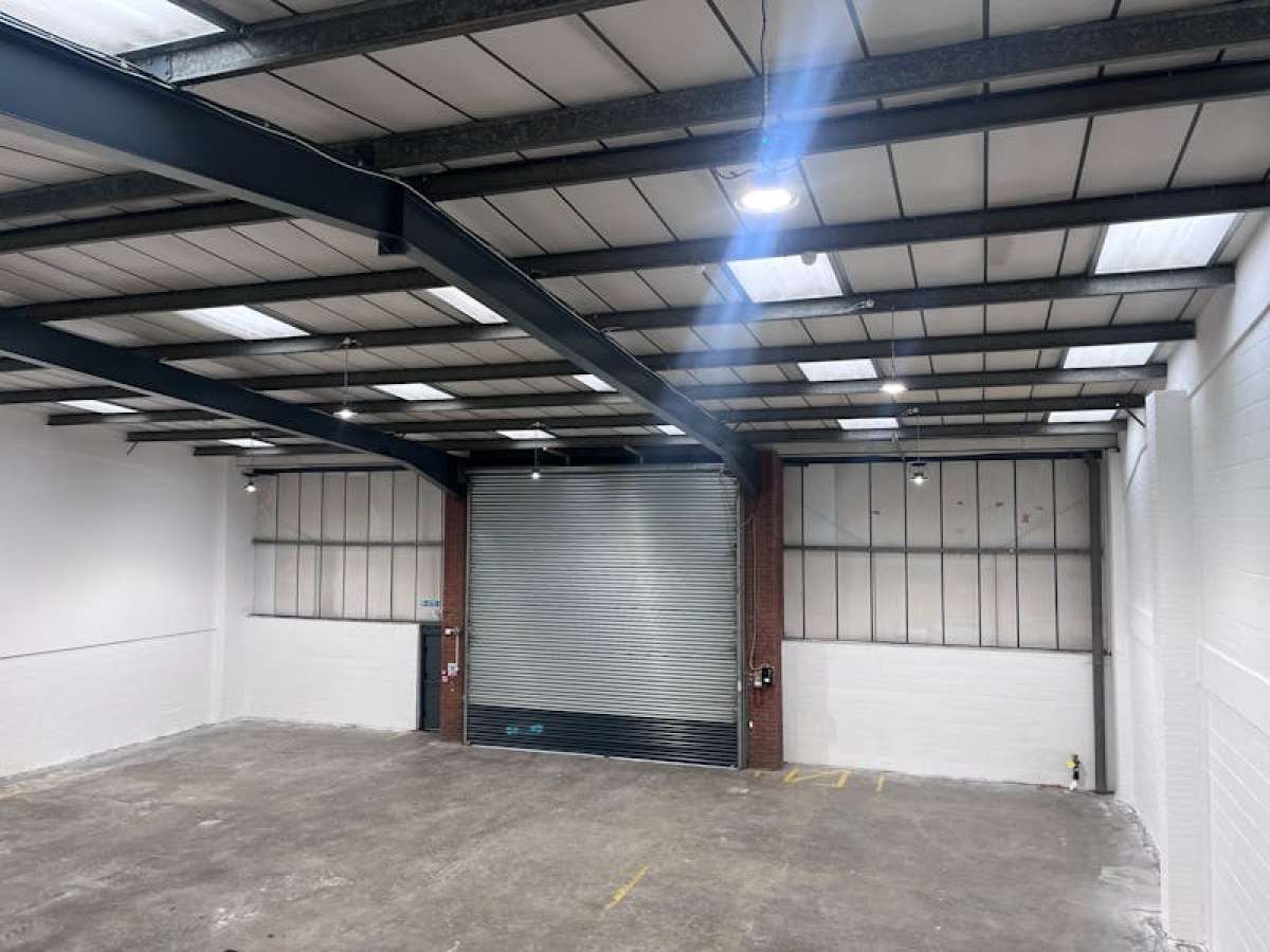 Industrial Unit in Newbury - photo 4