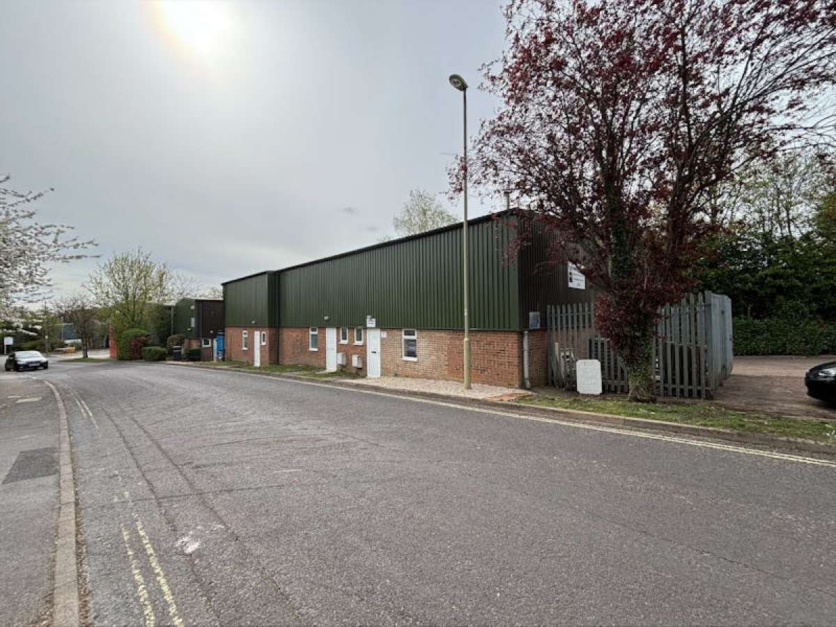 Industrial Unit in Whitchurch - photo 2