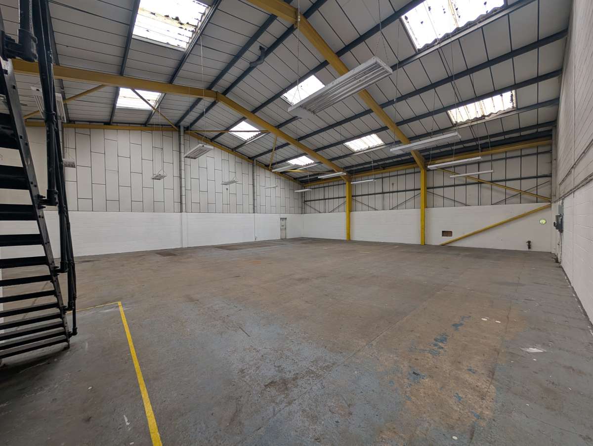 Industrial Unit in Bognor Regis - photo 3