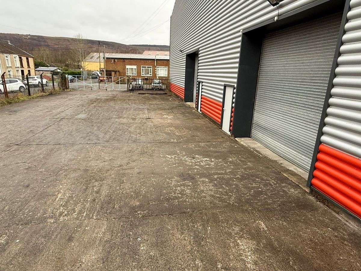 Industrial Unit in Aberdare - photo 2