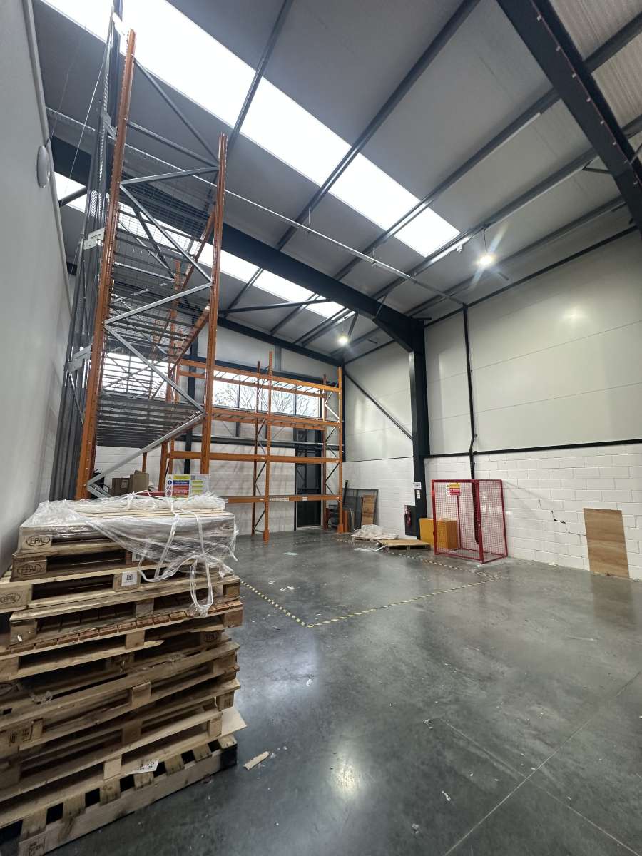 Industrial Unit in Isleworth - photo 2
