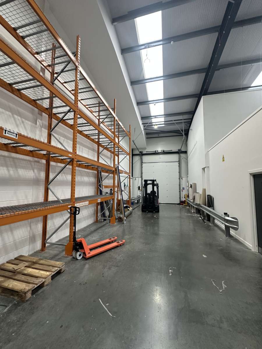 Industrial Unit in Isleworth - photo 3
