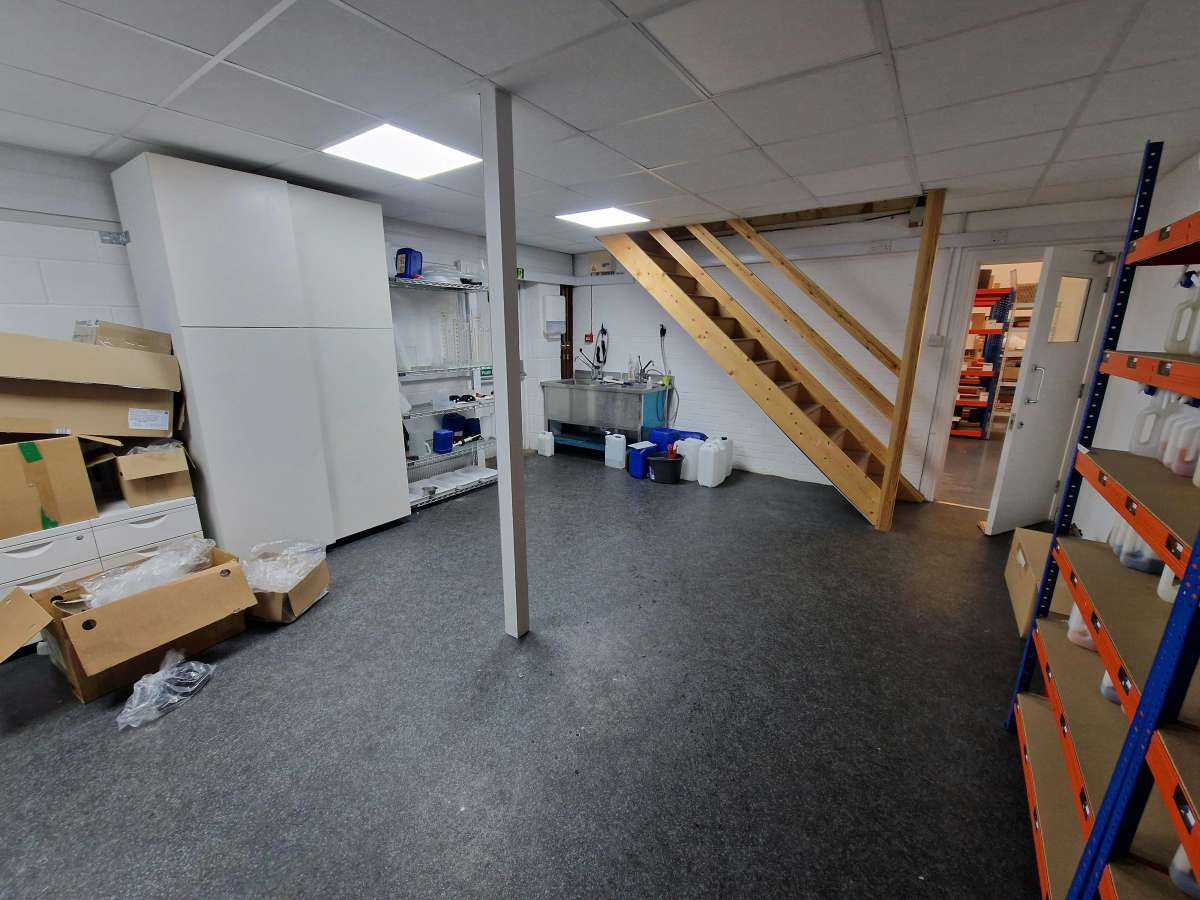 Industrial Unit in Fareham - photo 4