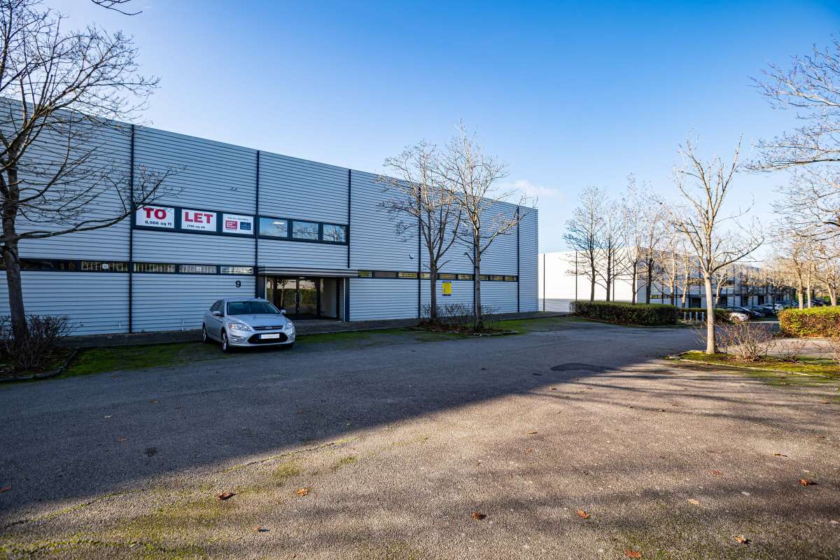 Industrial Unit in Milton Keynes - photo 3