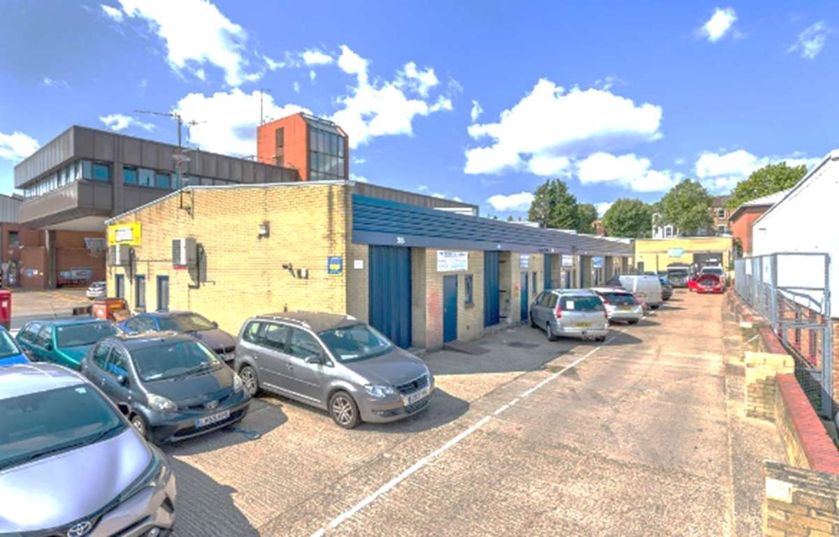 Industrial Unit in London - photo 2