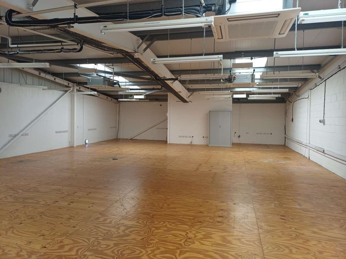 Industrial Unit in Peterborough - photo 2