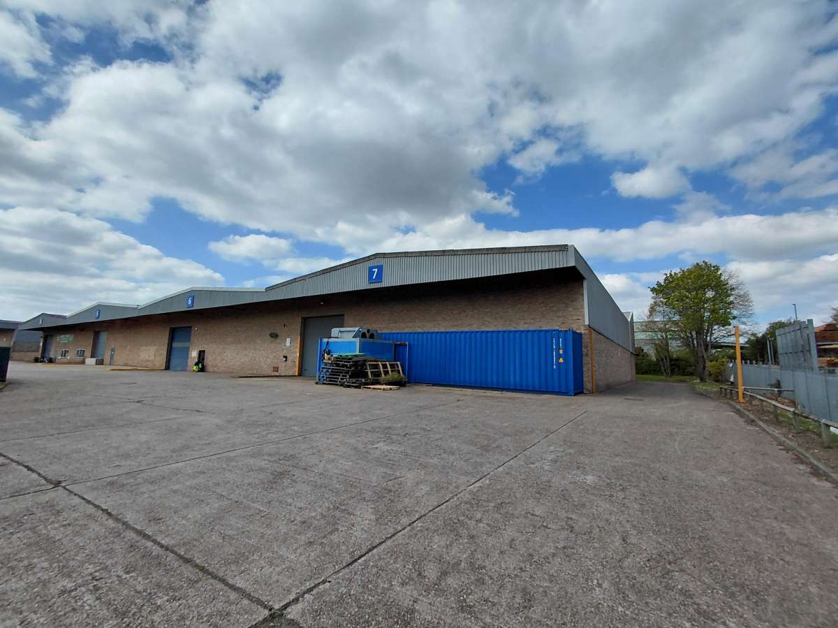 Industrial Unit in Milton Keynes - photo 3