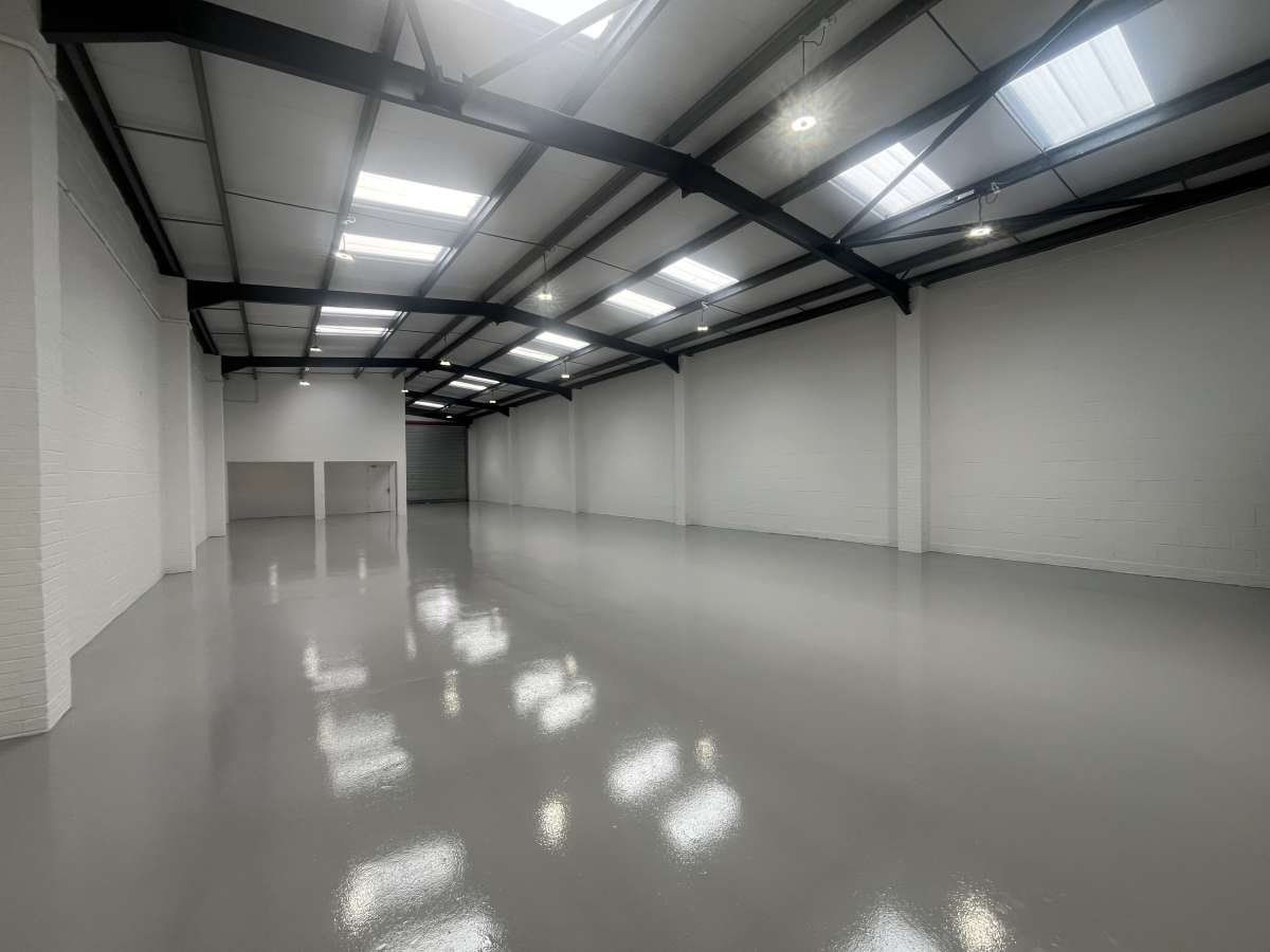 Industrial Unit in Crawley - photo 2
