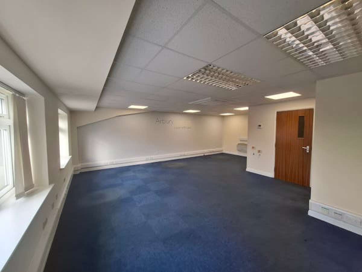 Industrial Unit in Bromsgrove - photo 4